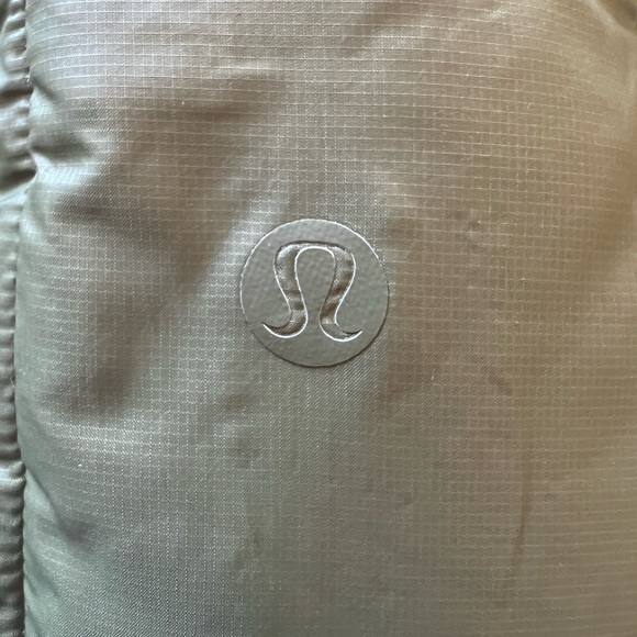 NEW UNISEX Lululemon Insulated Bomber Jacket Medium Olive NWOT - Picture 4 of 13
